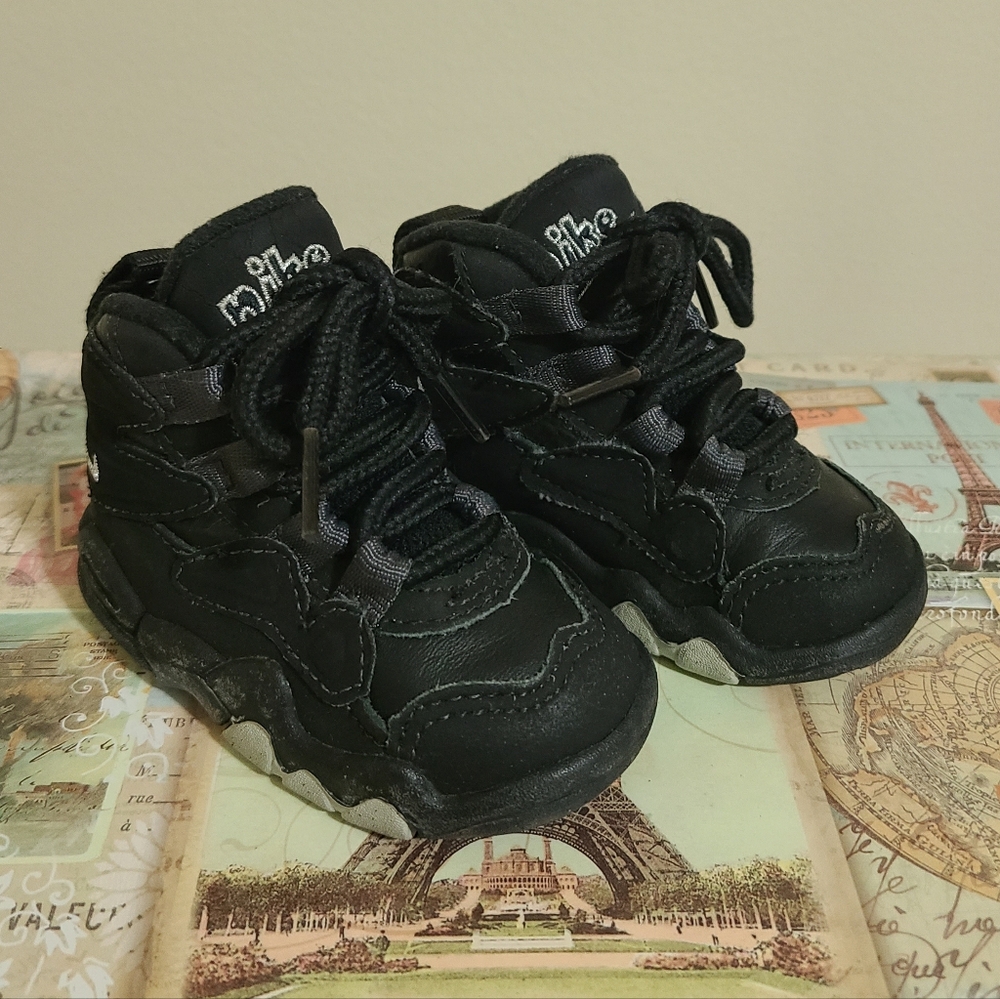 NIKE Black & Grey High-Top Sneakers Baby/Toddler Size 2